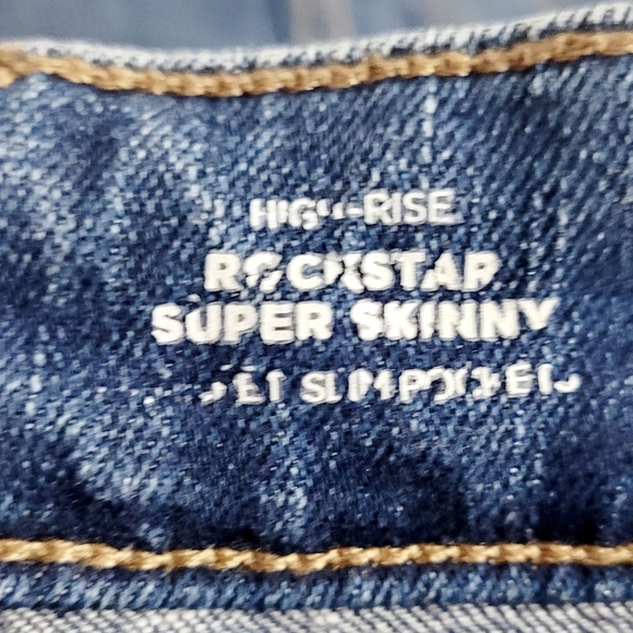 OLD NAVY Woman High Rise Rock Star Super Skinny Stretch Jean Size 10S Distressed - Picture 10 of 11